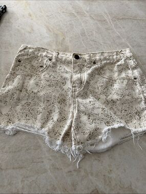Free People Cream Floral-Print Distressed Denim Shorts